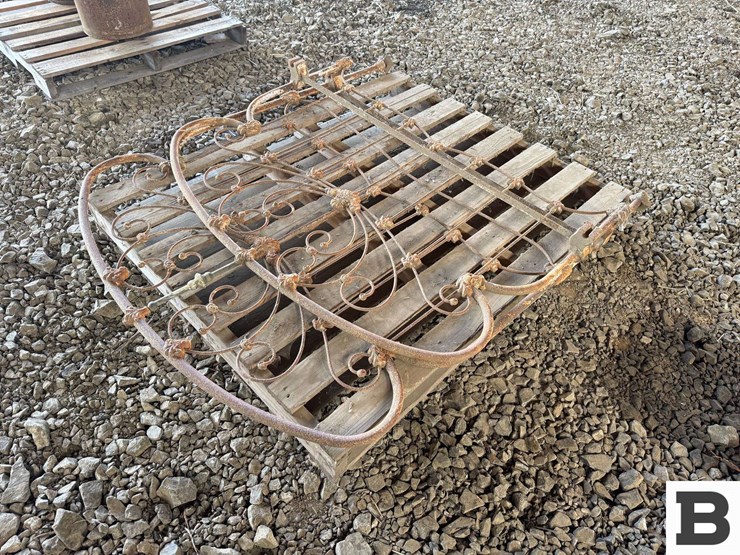 metal-bed-frame-&-footboard-image-3