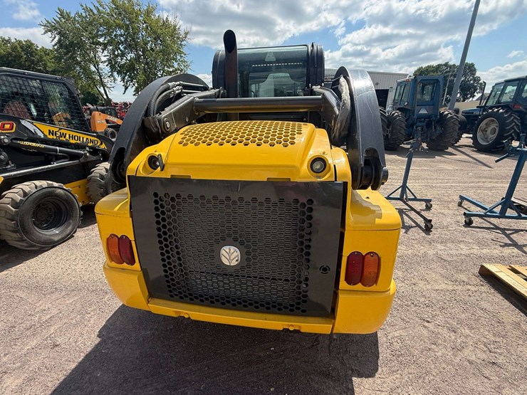 new-holland-l230-image-5