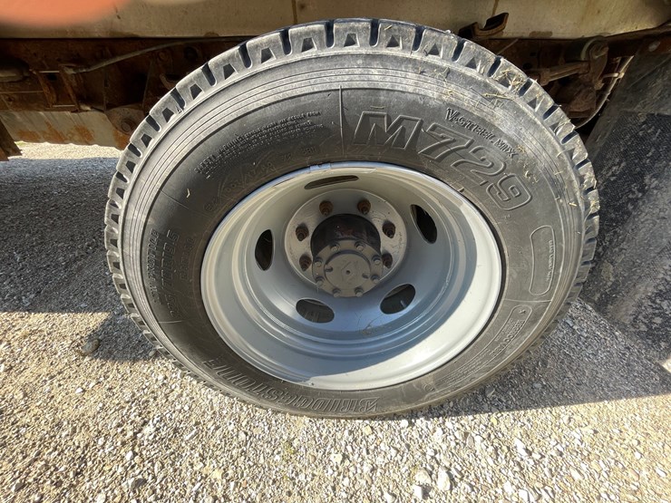 2002-ford-f550-xl-image-11