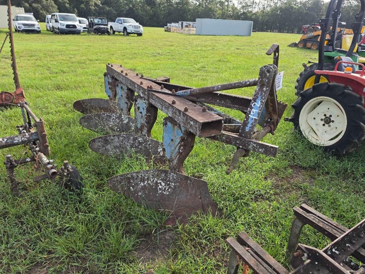 192---4-row-offset-bottom-plow-image-1