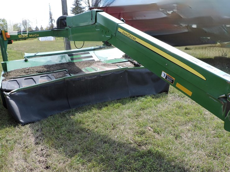 john-deere-835-image-4
