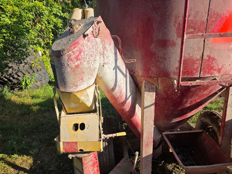 new-holland-355-image-21