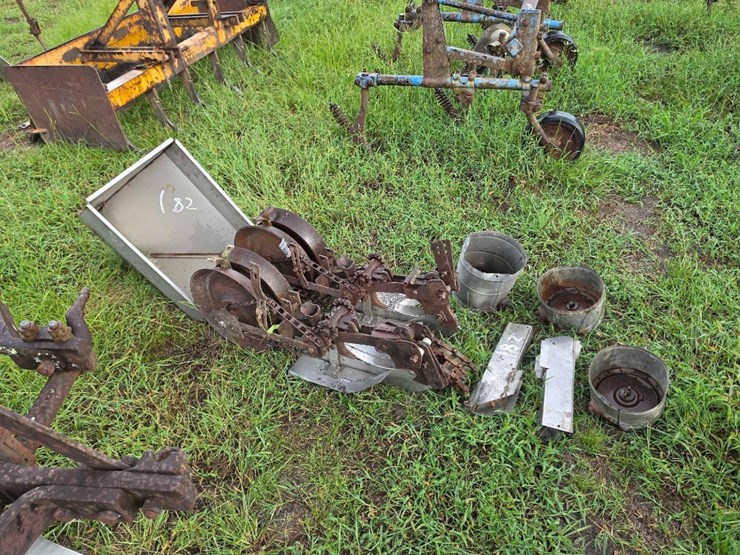 182---1-planter-bin-with-parts-image-1