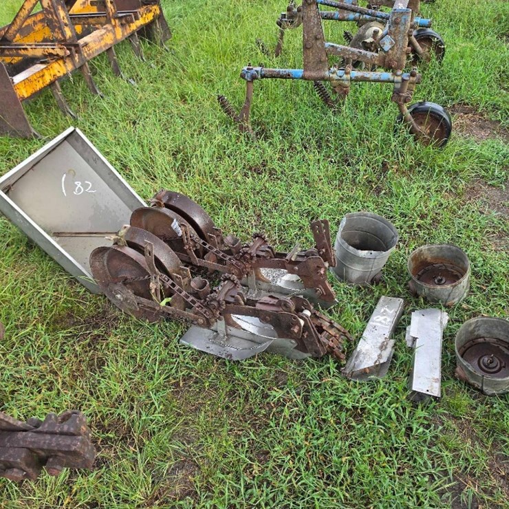 182 - 1 PLANTER BIN WITH PARTS