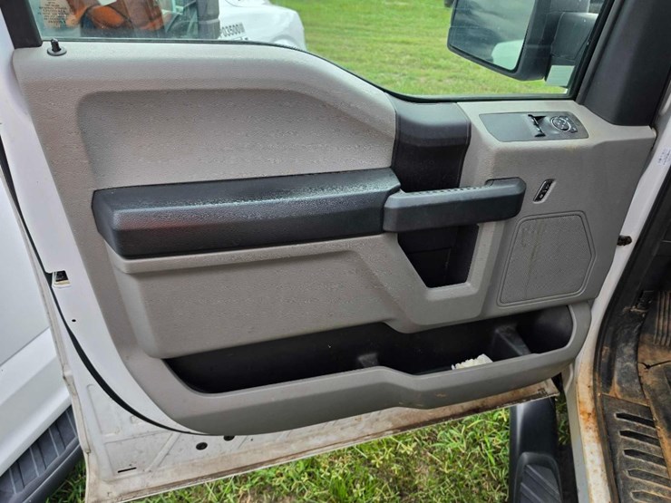 2019-ford-f150-xl-image-14
