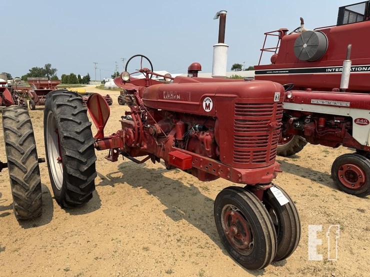 1952-farmall-super-m-image-1