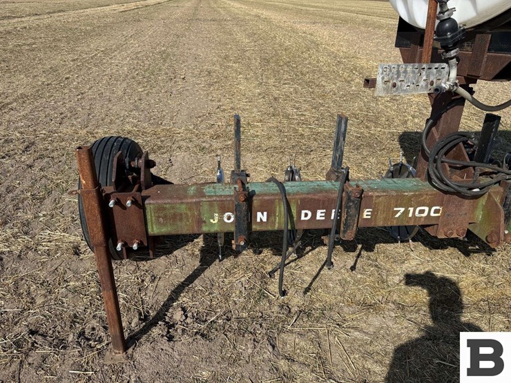 john-deere-7100-image-22