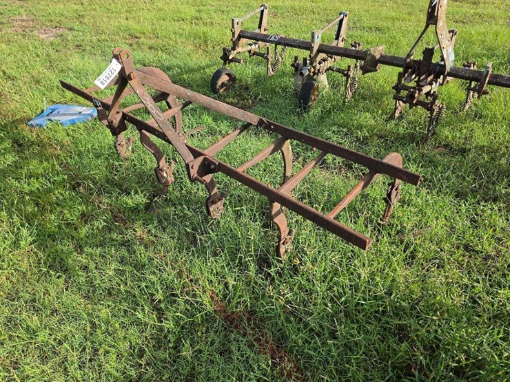 184---8-row-cultivator-image-3