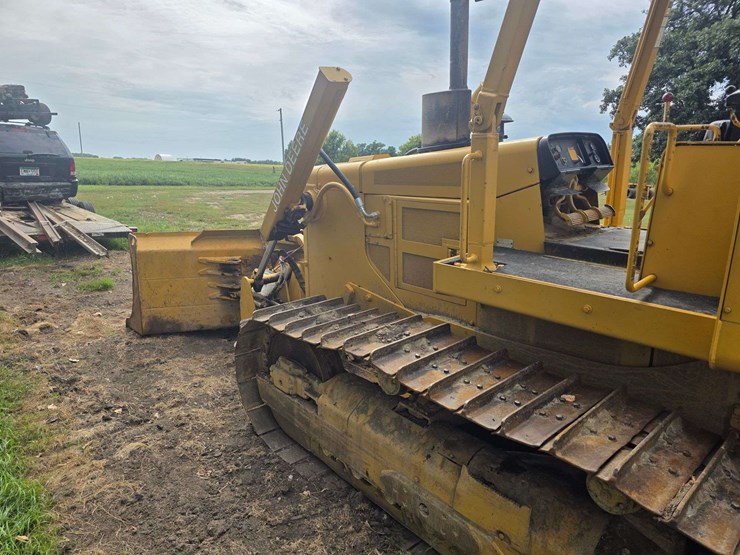 deere-750b-lt-image-15