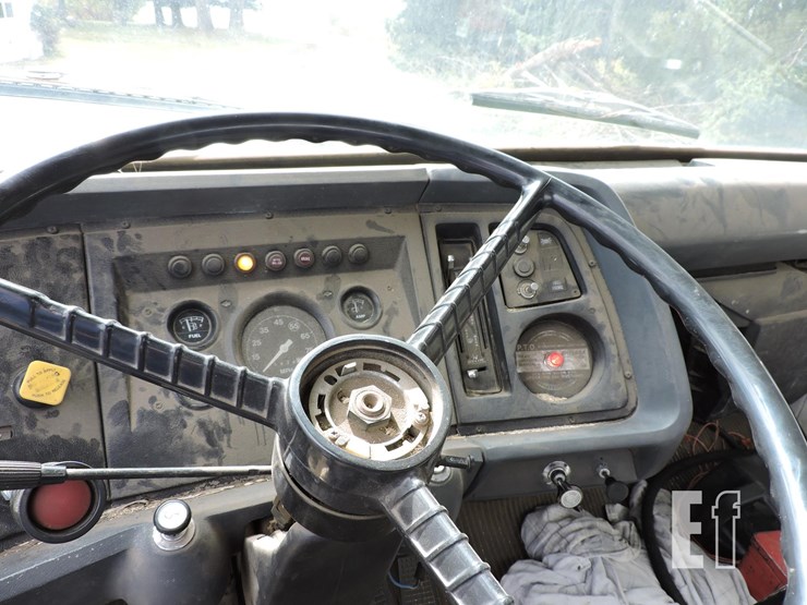1985-ford-700-image-8