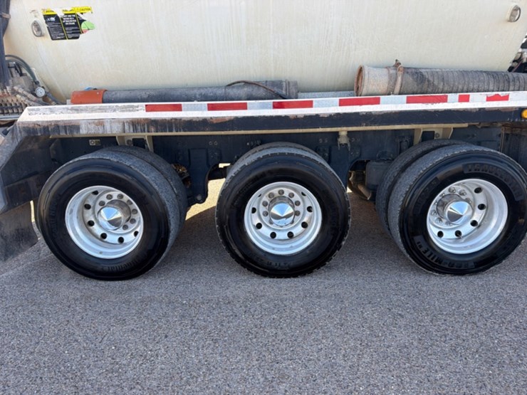 2024-kenworth-t880-image-9