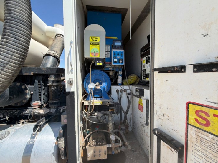 2019-peterbilt-567-image-4