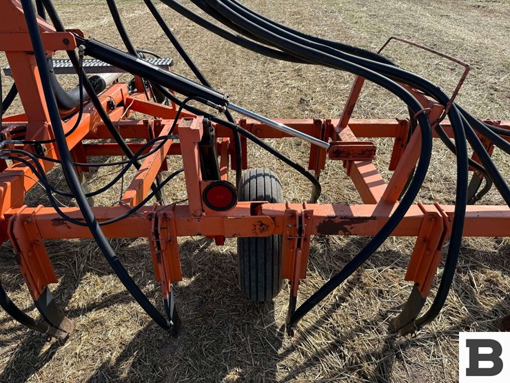 2008-custom-22.5'-air-seeder-image-28