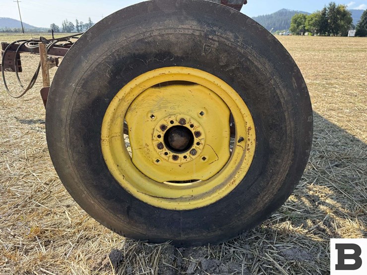 van-brunt-grain-drill-image-14