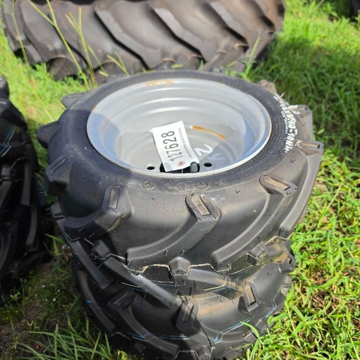 242 - 2 LAWN TRAC 18X8.50-10NHS