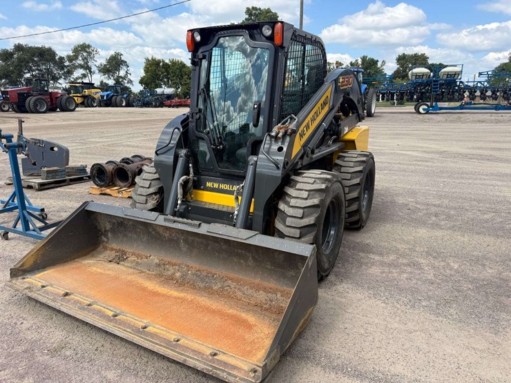 new-holland-l230-image-25