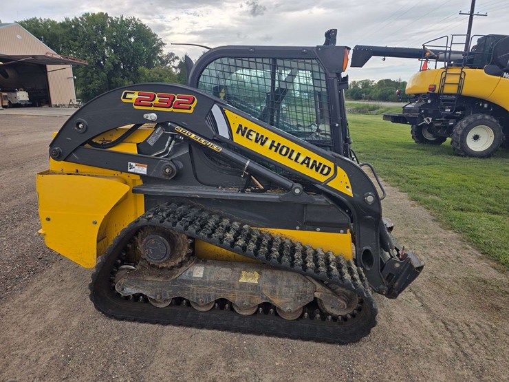 new-holland-c232-image-3