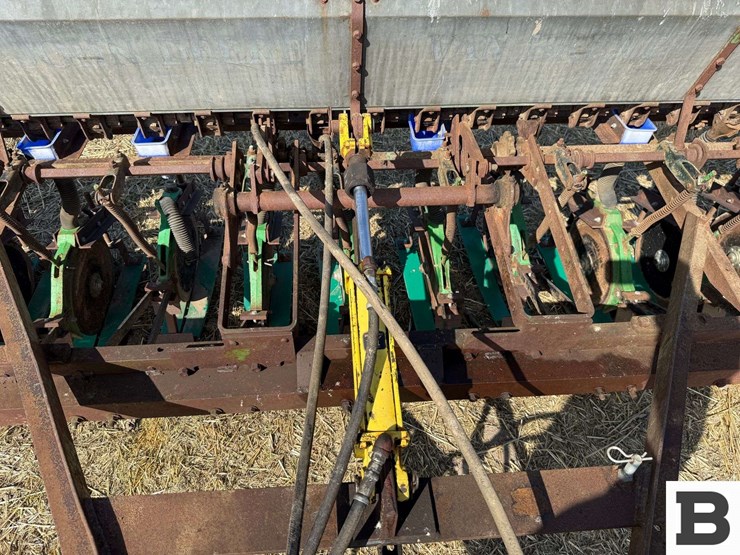 van-brunt-grain-drill-image-11