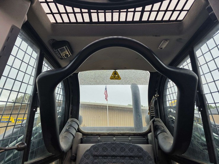 new-holland-c232-image-35