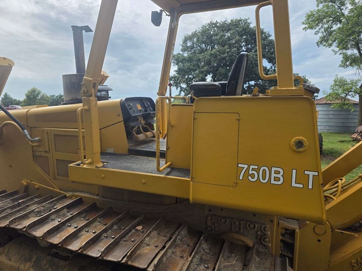 deere-750b-lt-image-14