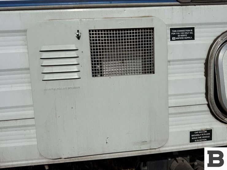 2002-tahoe-transport-21'-toy-hauler-travel-trailer-image-18