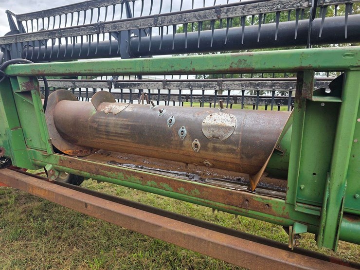 john-deere-220-image-10