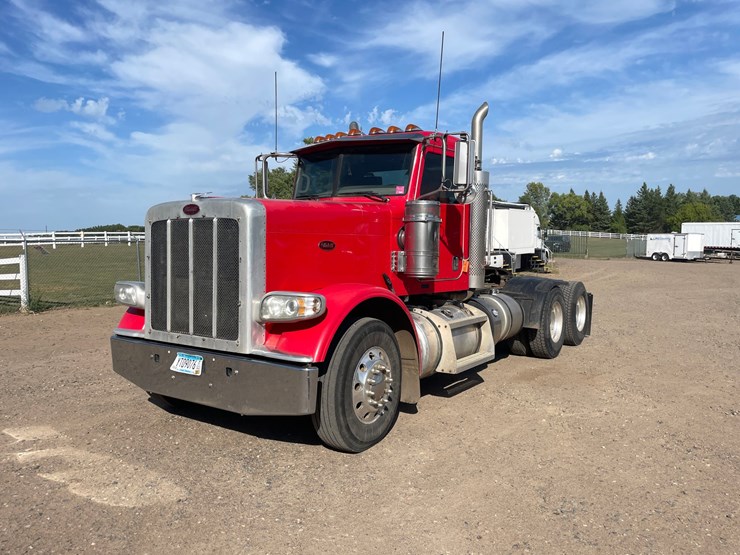 2012-peterbilt-388-image-1