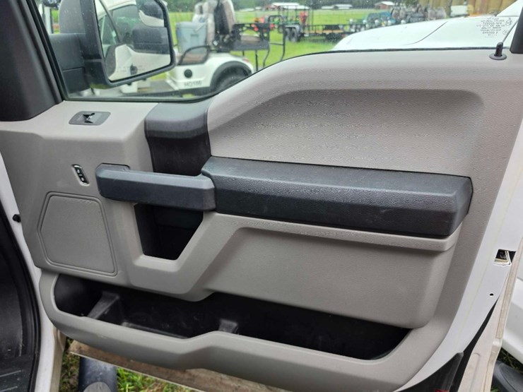2019-ford-f150-xl-image-9