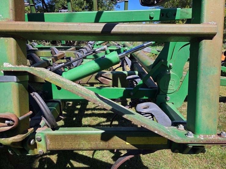 john-deere-2210-image-13