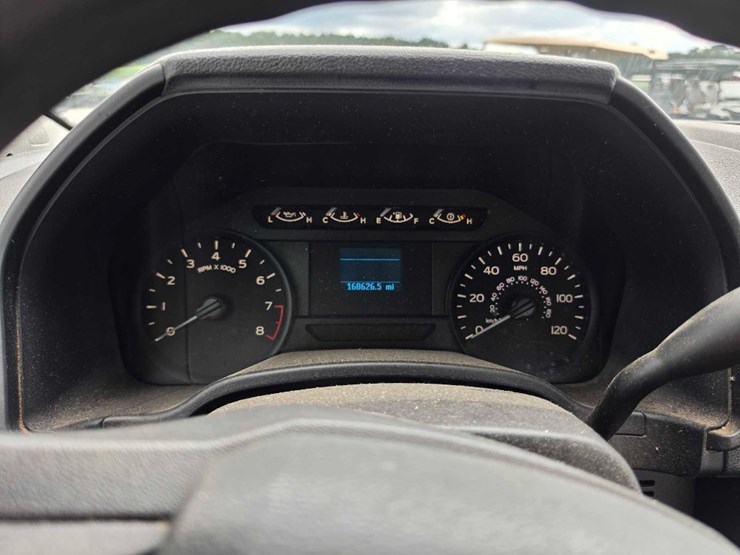 2020-ford-f150-xl-image-12