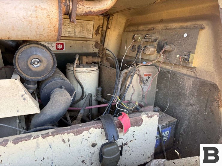 1995-ingersoll-rand-p185wjd-185-cfm-portable-air-compressor-image-25