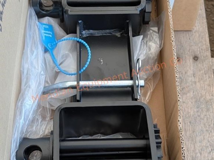 ~8--4"-stake-pocket-winches-image-3