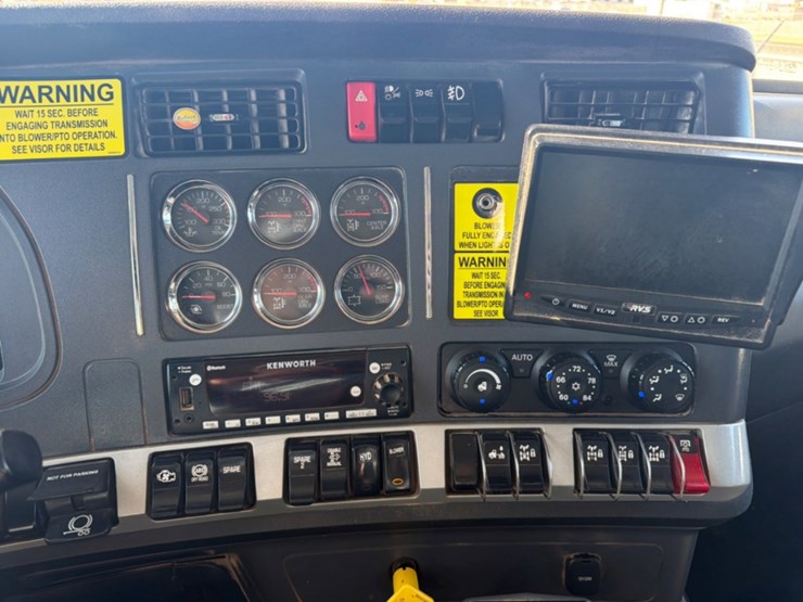 2024-kenworth-t880-image-22