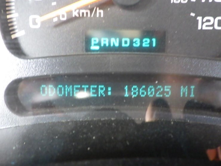 2004-chevrolet-2500hd-image-29