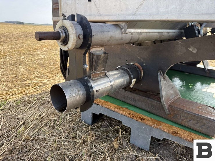 2008-custom-22.5'-air-seeder-image-46