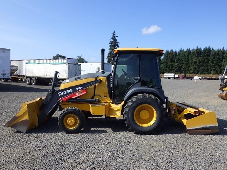 2019-deere-210l-image-2