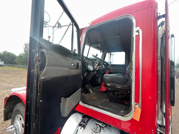 1999-peterbilt-379-image-38