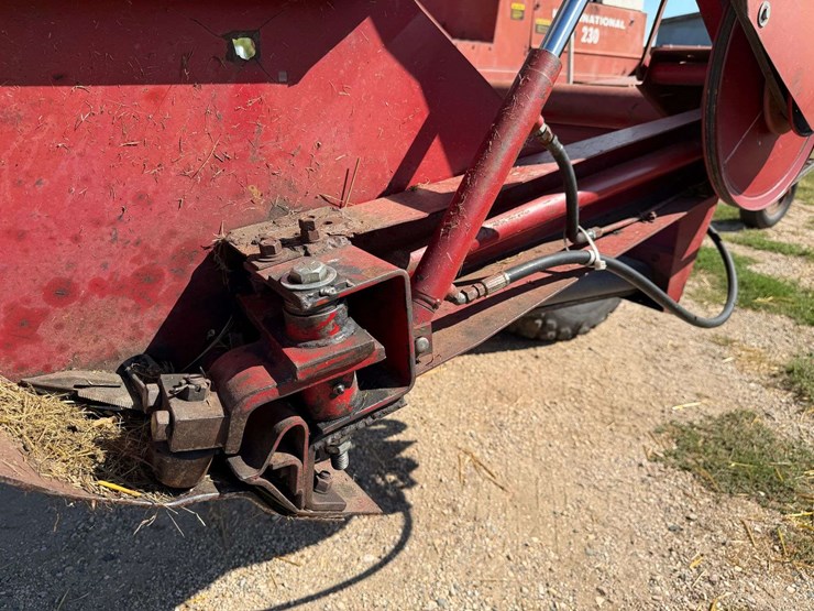 case-ih-230-image-16
