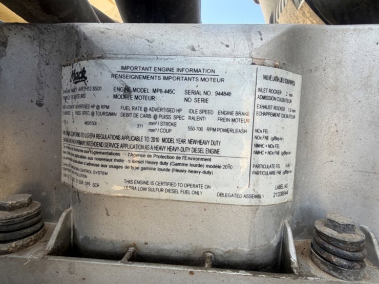 2011-mack-cxu613-day-cab-image-15