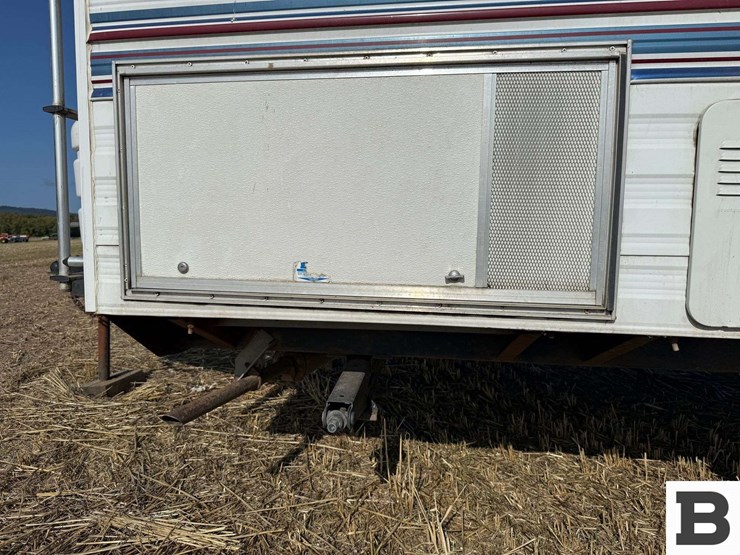 2002-tahoe-transport-21'-toy-hauler-travel-trailer-image-14