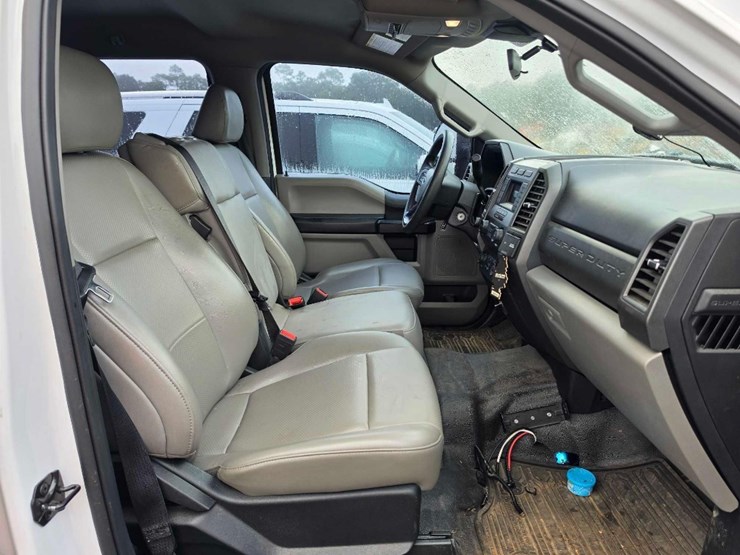2021-ford-f250-xl-image-9