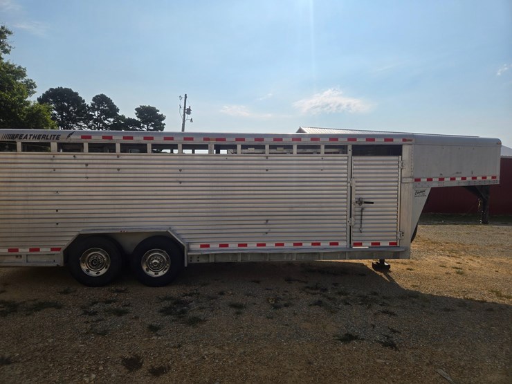 #26361-•-1995-30'-featherlite-trailer-image-8