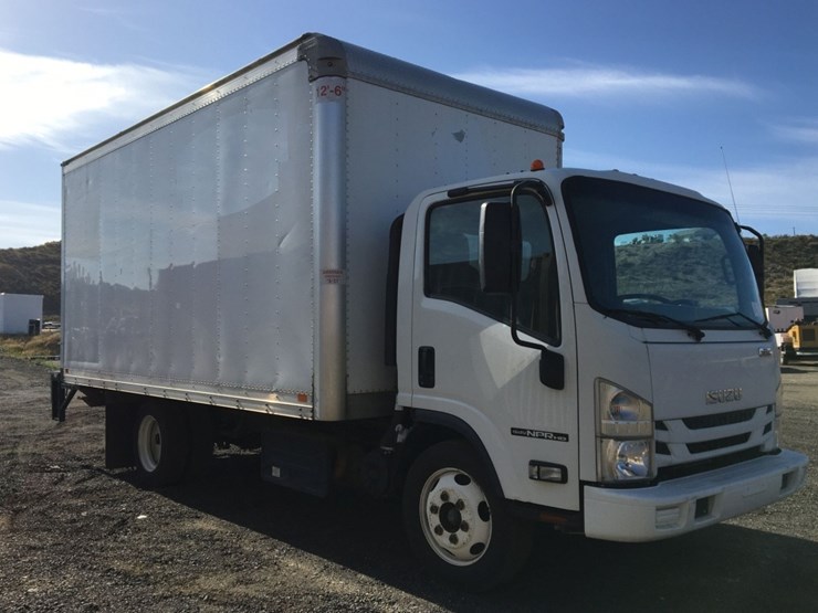 2022-isuzu-npr-hd-image-2