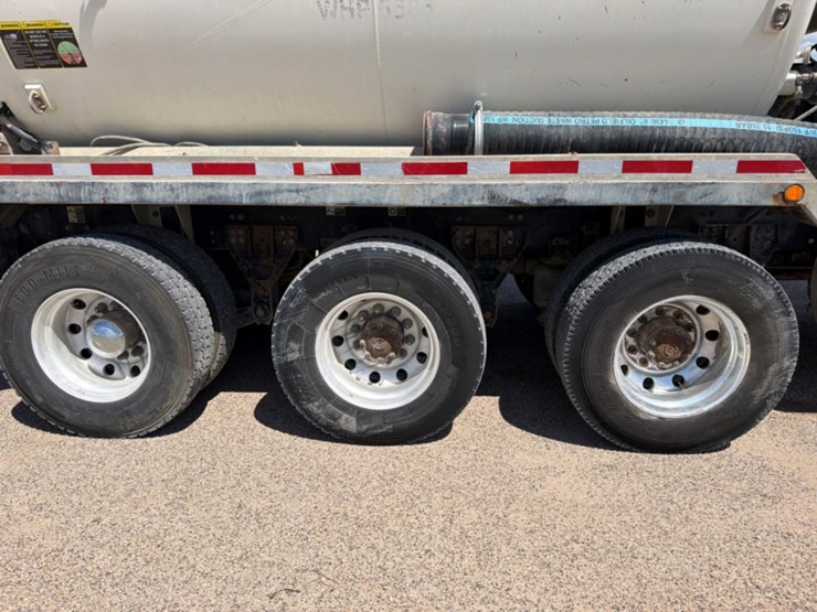 2018-peterbilt-567-image-9
