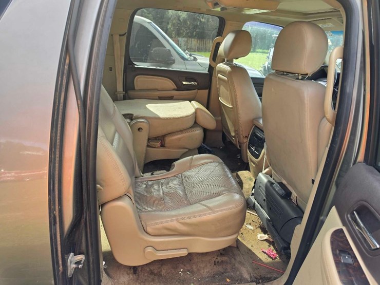 2011-gmc-yukon-xl-image-6