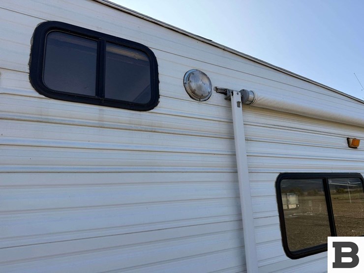 2002-tahoe-transport-21'-toy-hauler-travel-trailer-image-26