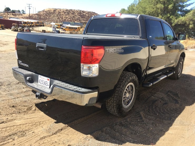2010-toyota-tundra-sr5-image-3