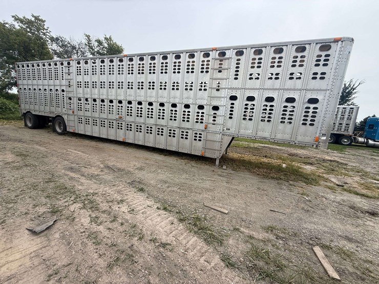 2003-wilson-livestock-trailer-image-8