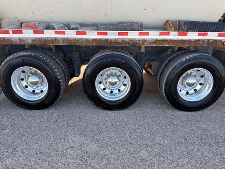 2024-kenworth-t880-image-9