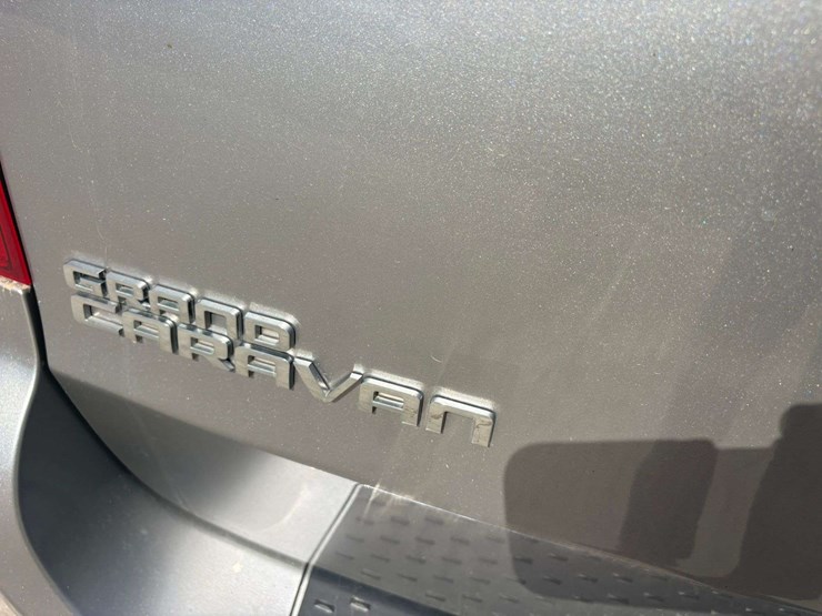 2016-dodge-grand-caravan-sxt-image-12